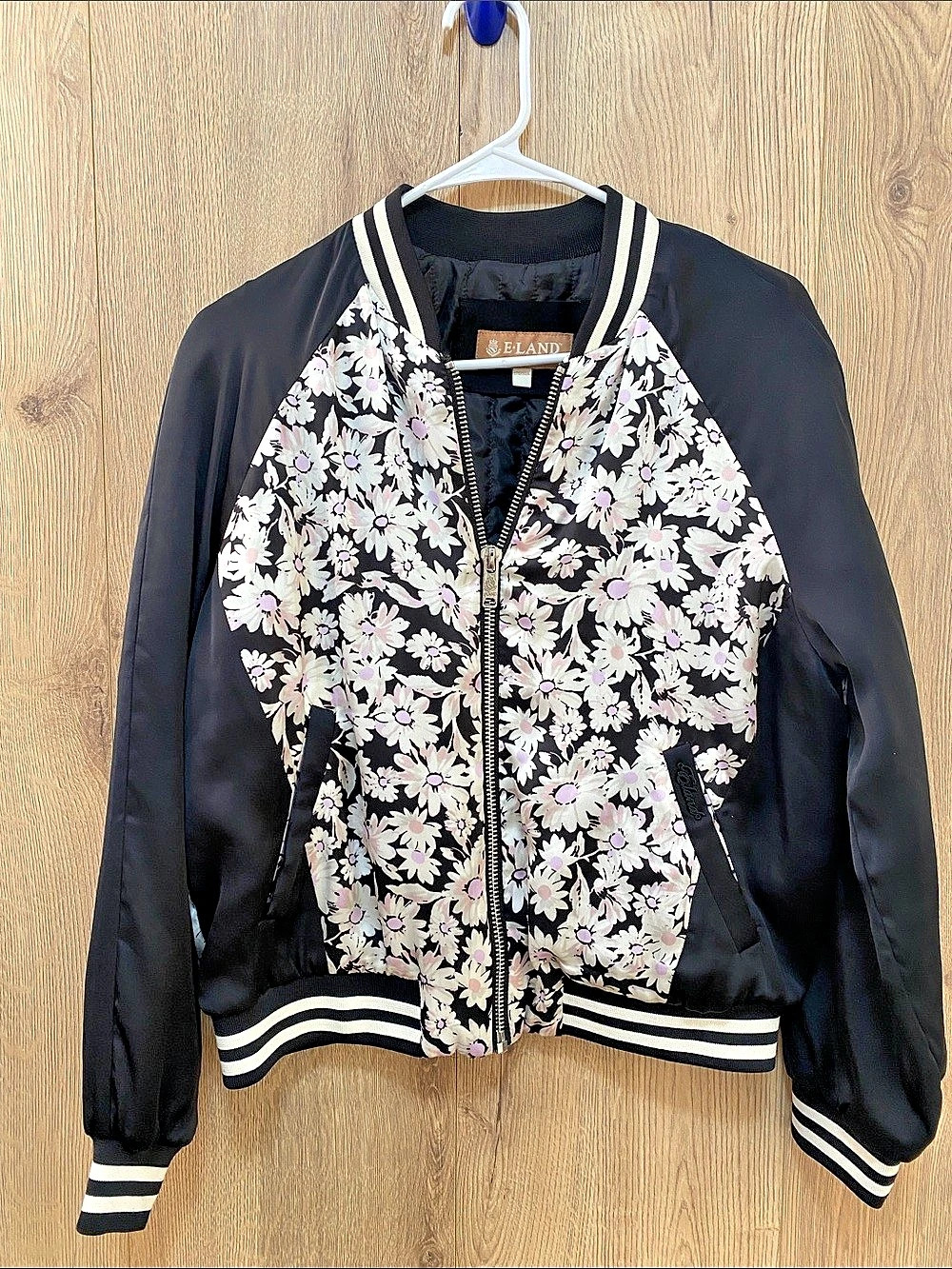 E-LAND Floral Bomber Jacket in Black & Pink Like New - size S (170/92A)
